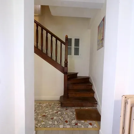 Maison Face A L'hotel De - 4 Chb - 2 Sdb *